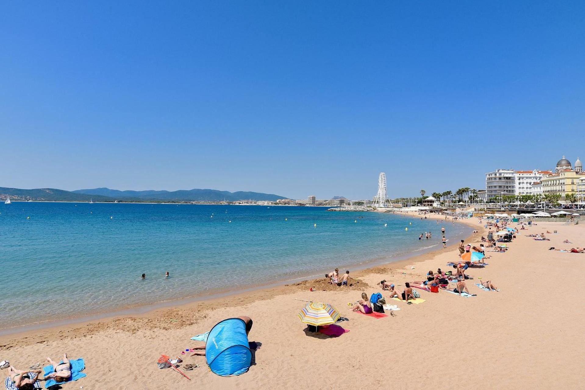 Appartement Face Mer Et Port Santa Lucia Climatise Et Wifi Saint-Raphael  Exterior photo